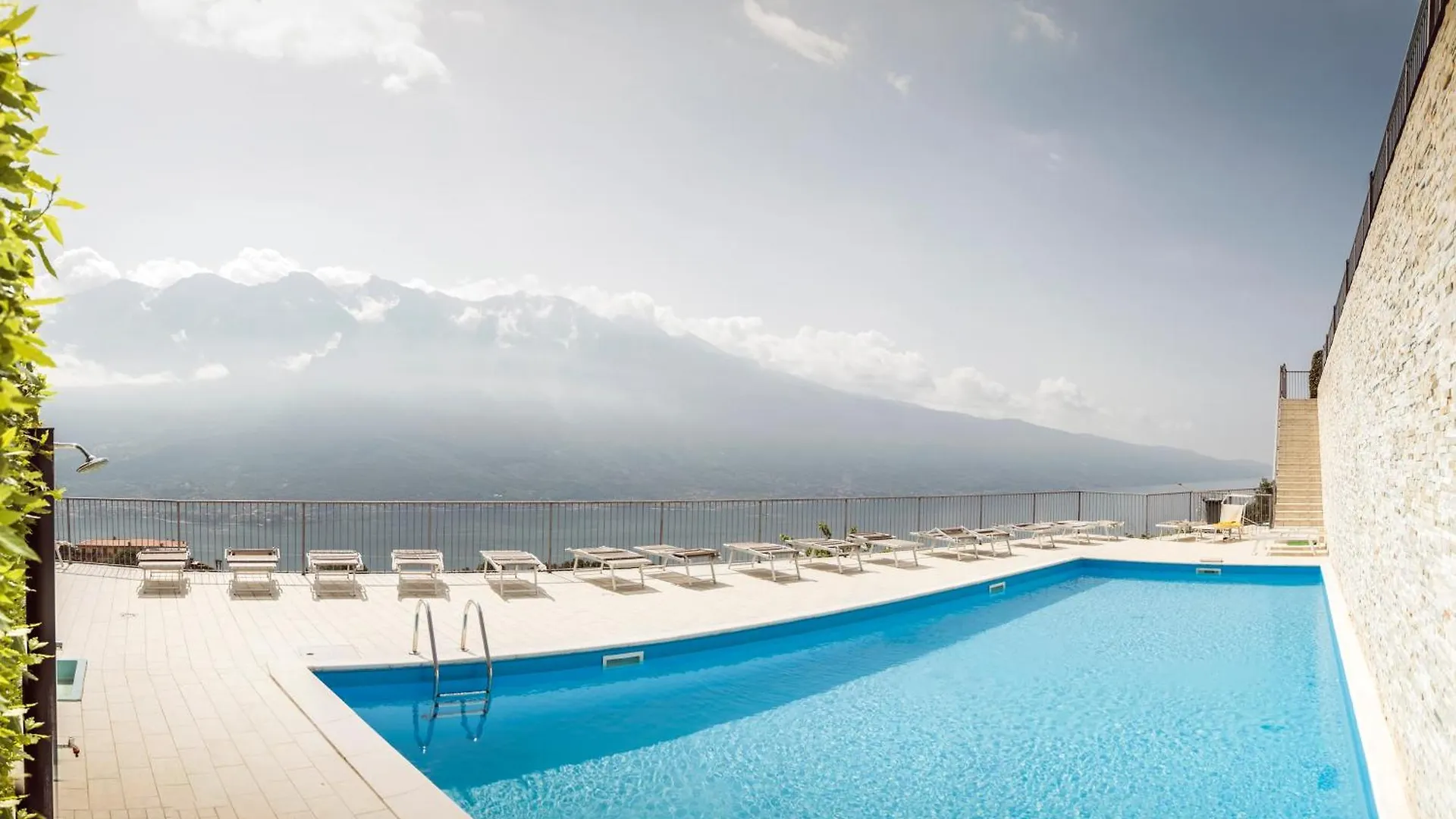 La Quiete17 Fenced Garden Apartment By Gardadomusmea Tremosine